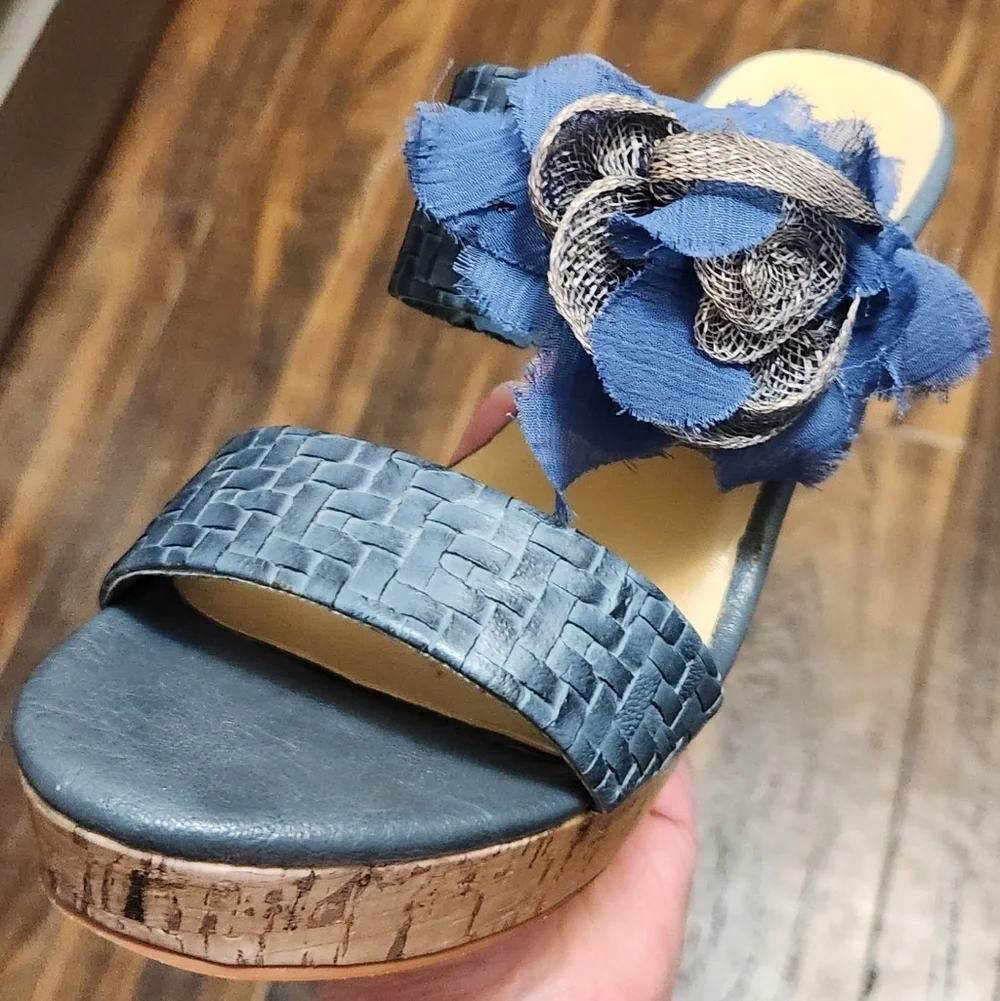 Sbicca Blue Silver Hotmark Flower Platform Wedge Heels Sz 7.5 EUC